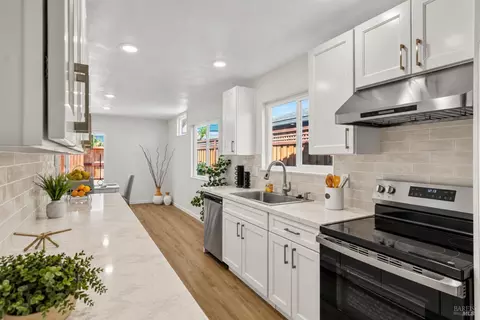 Kitchen - 2431 Oceanic Dr, Fairfield, CA 94533 photo 1 of 4
