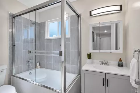 Bath - 2431 Oceanic Dr, Fairfield, CA 94533 photo 4 of 4