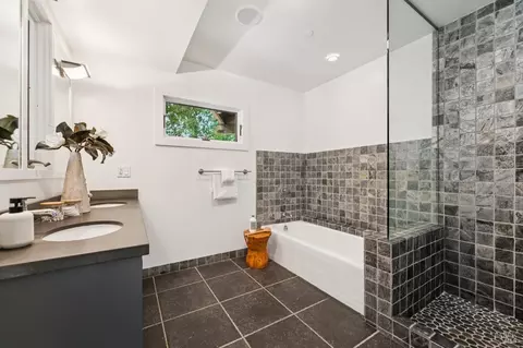 Bath - 72 Cypress Ave, Mill Valley, CA 94941 photo 2 of 3