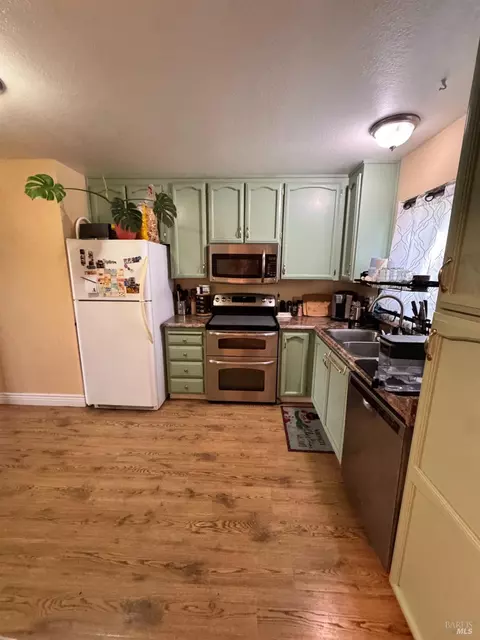 Kitchen - 37 Front St #D, Healdsburg, CA 95448 photo 1 of 2