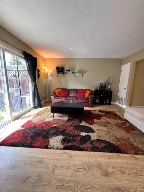Living - 37 Front St #D, Healdsburg, CA 95448 photo 1 of 4