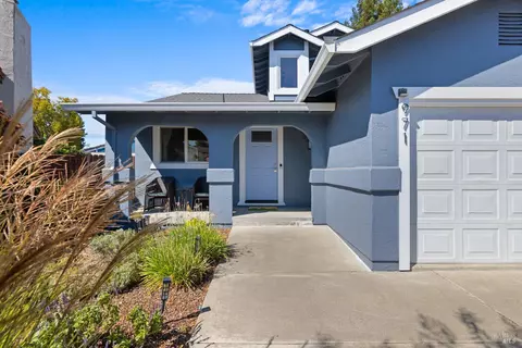 971 Hacienda Cir, Rohnert Park, CA 94928