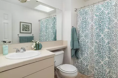 Bath - 41 Parkview Cir, Corte Madera, CA 94925 photo 2 of 3