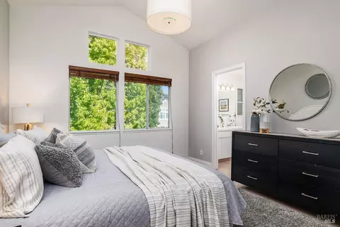 Bedroom - 41 Parkview Cir, Corte Madera, CA 94925 photo 2 of 4