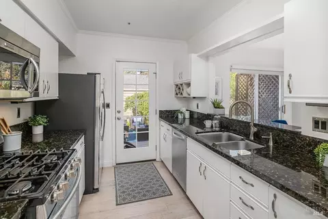 Kitchen - 41 Parkview Cir, Corte Madera, CA 94925 photo 2 of 3