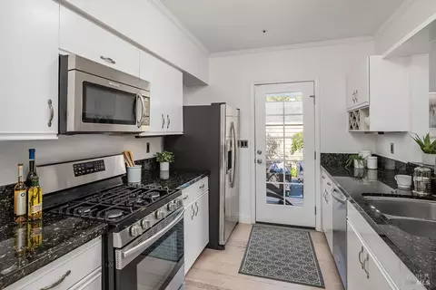 Kitchen - 41 Parkview Cir, Corte Madera, CA 94925 photo 1 of 3