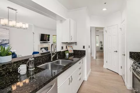 Kitchen - 41 Parkview Cir, Corte Madera, CA 94925 photo 3 of 3