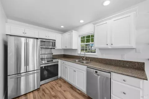 Kitchen - 8310 Windmill Farms Dr, Cotati, CA 94931 photo 2 of 2