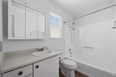 Bath - 8310 Windmill Farms Dr, Cotati, CA 94931 photo 2 of 2