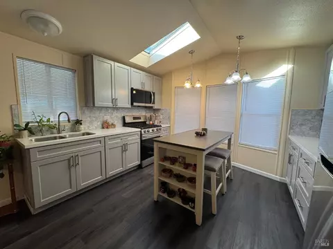 3 Wayside Dr, Santa Rosa, CA 95407