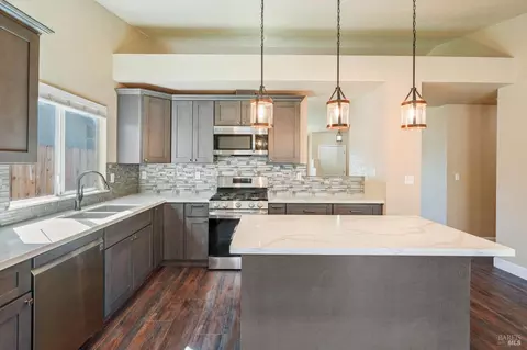 Kitchen - 1440 Ingrid Dr, Dixon, CA 95620 photo 4 of 6