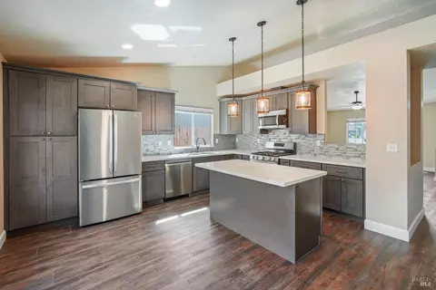 Kitchen - 1440 Ingrid Dr, Dixon, CA 95620 photo 3 of 6