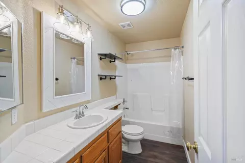 Bath - 1440 Ingrid Dr, Dixon, CA 95620 photo 3 of 3