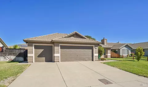 Exterior - 1440 Ingrid Dr, Dixon, CA 95620 photo 3 of 14