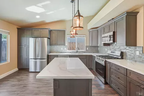 Kitchen - 1440 Ingrid Dr, Dixon, CA 95620 photo 2 of 6