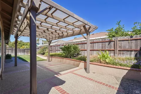 Exterior - 1440 Ingrid Dr, Dixon, CA 95620 photo 5 of 14