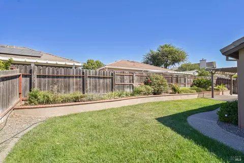 Exterior - 1440 Ingrid Dr, Dixon, CA 95620 photo 9 of 14
