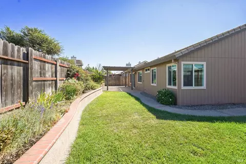 Exterior - 1440 Ingrid Dr, Dixon, CA 95620 photo 11 of 14
