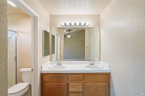 Bath - 1440 Ingrid Dr, Dixon, CA 95620 photo 1 of 3