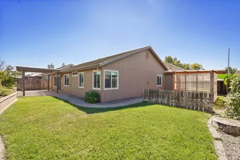 Exterior - 1440 Ingrid Dr, Dixon, CA 95620 photo 8 of 14