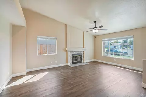 Living - 1440 Ingrid Dr, Dixon, CA 95620 photo 5 of 7