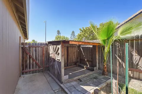 Exterior - 1440 Ingrid Dr, Dixon, CA 95620 photo 13 of 14