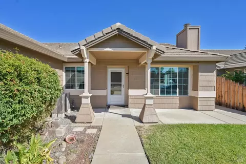 Exterior - 1440 Ingrid Dr, Dixon, CA 95620 photo 4 of 14
