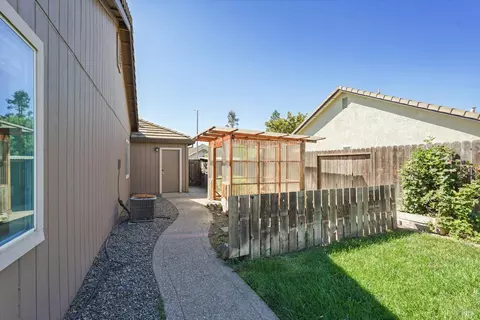 Exterior - 1440 Ingrid Dr, Dixon, CA 95620 photo 12 of 14