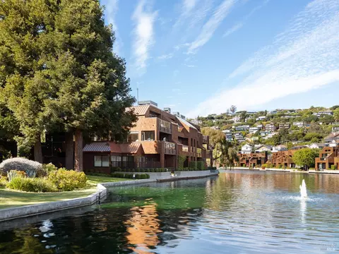 2 Lagoon Vista Rd, Tiburon, CA 94920