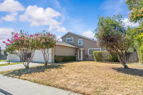 Exterior - 1086 Mockingbird Ln, Fairfield, CA 94533 photo 3 of 13