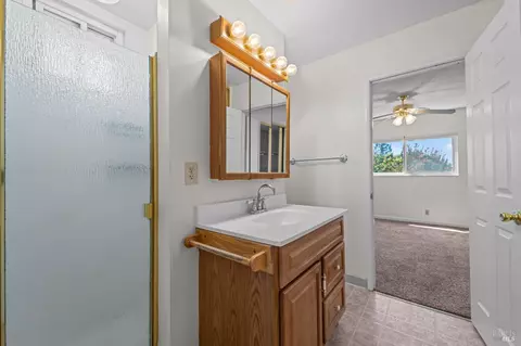 Bath - 1086 Mockingbird Ln, Fairfield, CA 94533 photo 3 of 4