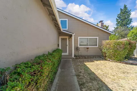 Exterior - 1086 Mockingbird Ln, Fairfield, CA 94533 photo 4 of 13