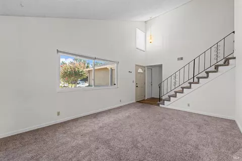 Living - 1086 Mockingbird Ln, Fairfield, CA 94533 photo 3 of 8