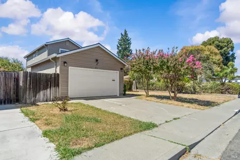 Exterior - 1086 Mockingbird Ln, Fairfield, CA 94533 photo 2 of 13