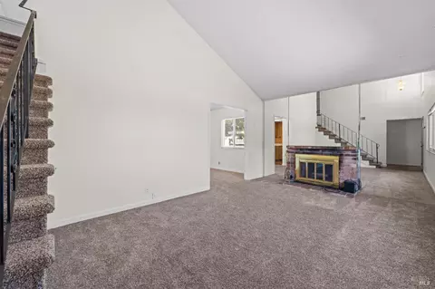 Living - 1086 Mockingbird Ln, Fairfield, CA 94533 photo 2 of 8