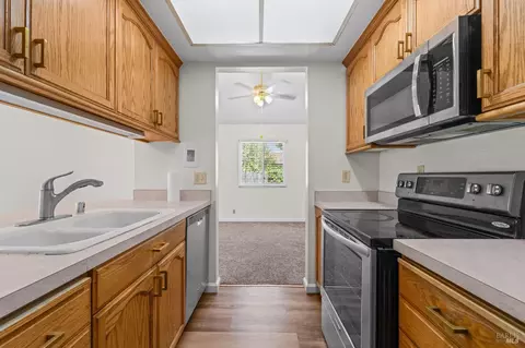 Kitchen - 1086 Mockingbird Ln, Fairfield, CA 94533 photo 2 of 3
