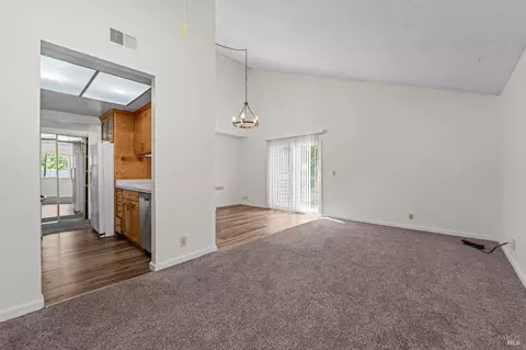 Living - 1086 Mockingbird Ln, Fairfield, CA 94533 photo 7 of 8