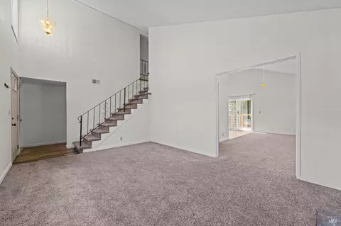 Living - 1086 Mockingbird Ln, Fairfield, CA 94533 photo 4 of 8