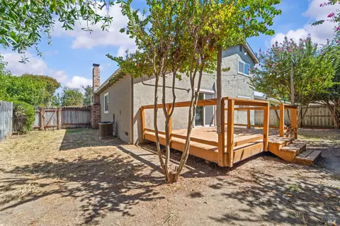Exterior - 1086 Mockingbird Ln, Fairfield, CA 94533 photo 12 of 13