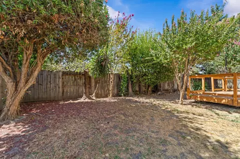 Exterior - 1086 Mockingbird Ln, Fairfield, CA 94533 photo 11 of 13