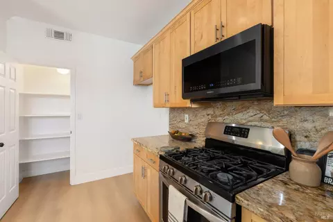 Kitchen - 5148 Blue Ct, Fairfield, CA 94534 photo 6 of 7