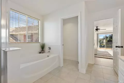 Entry Way - 5148 Blue Ct, Fairfield, CA 94534 photo 3 of 4