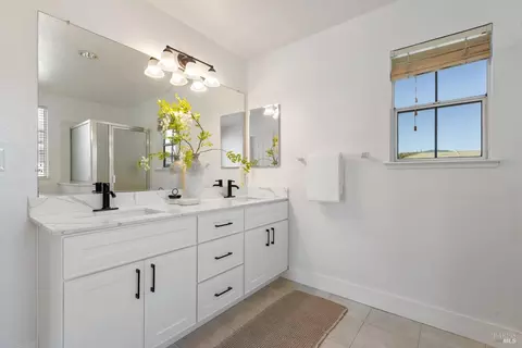 Bath - 5148 Blue Ct, Fairfield, CA 94534 photo 3 of 6