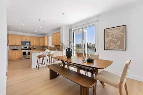Dining - 5148 Blue Ct, Fairfield, CA 94534 photo 3 of 7