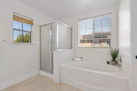 Bath - 5148 Blue Ct, Fairfield, CA 94534 photo 5 of 6