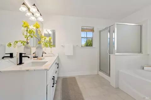 Bath - 5148 Blue Ct, Fairfield, CA 94534 photo 4 of 6