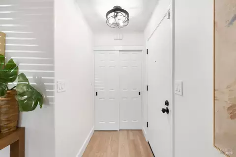 Entry Way - 5 Parrott St, Vallejo, CA 94590 photo 1 of 4