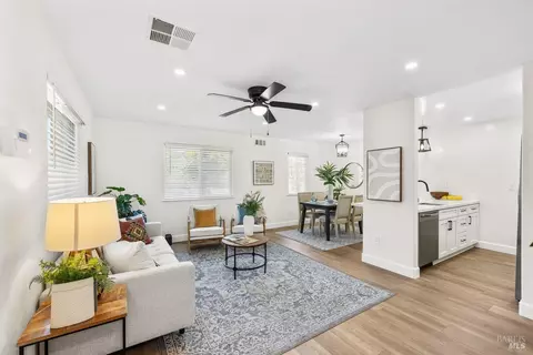 Living - 5 Parrott St, Vallejo, CA 94590 photo 1 of 3