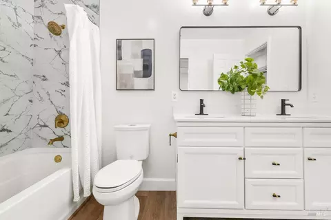 Bath - 5 Parrott St, Vallejo, CA 94590 photo 2 of 3
