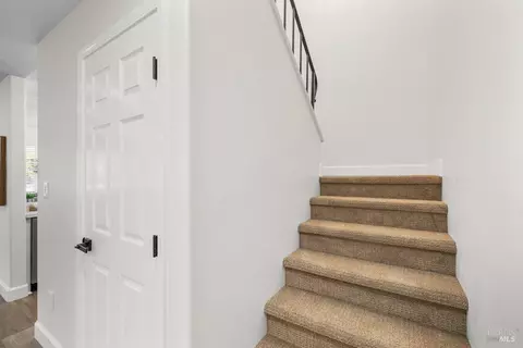 Entry Way - 5 Parrott St, Vallejo, CA 94590 photo 3 of 4